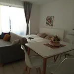 Duna Apartment, Freegarage, 2Room, Smarttv,Dishwasher,Ac From July 4Th
