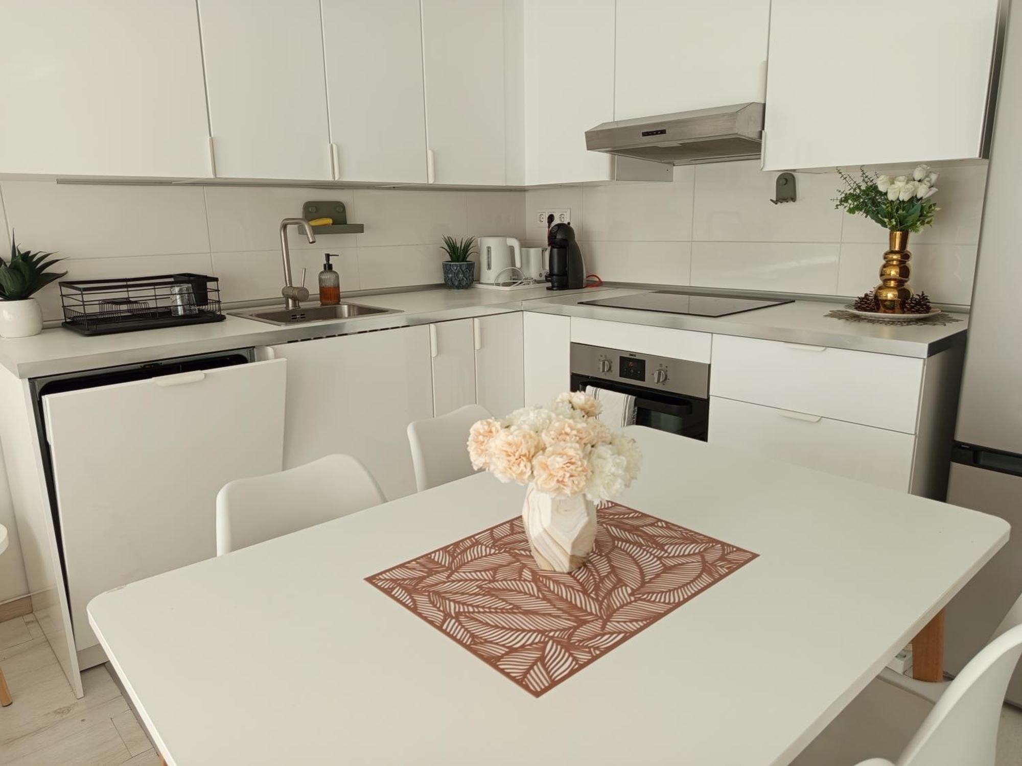 Duna Apartment, Freegarage, 2room, Smarttv,dishwasher,ac From July 4th Budapest